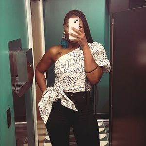 Black + white Fenoel x Target cropped one sleeve top